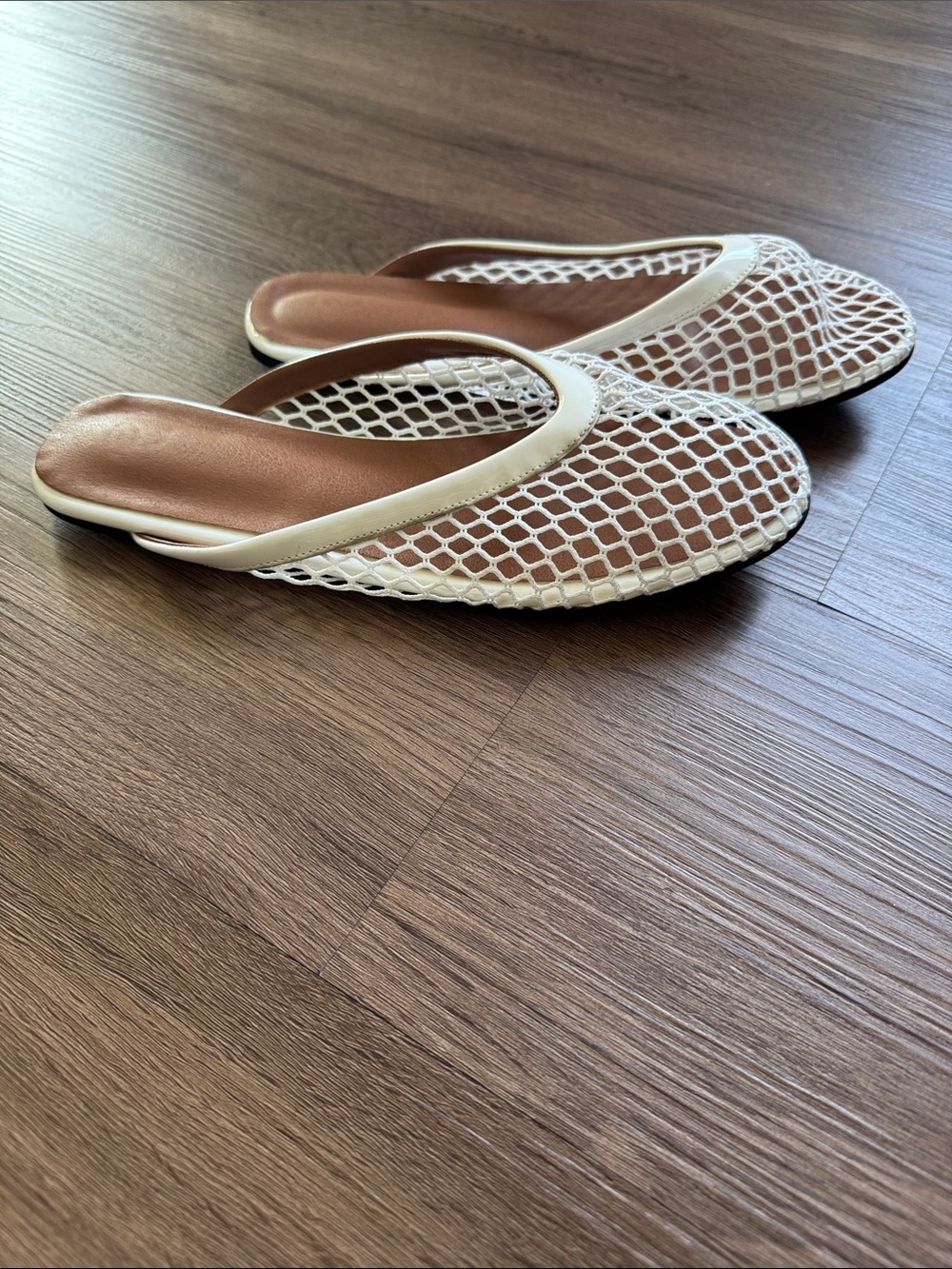 Trendy White Woven Mesh Slide Flat Sandals Size 9 or 41 - Picture 2 of 6